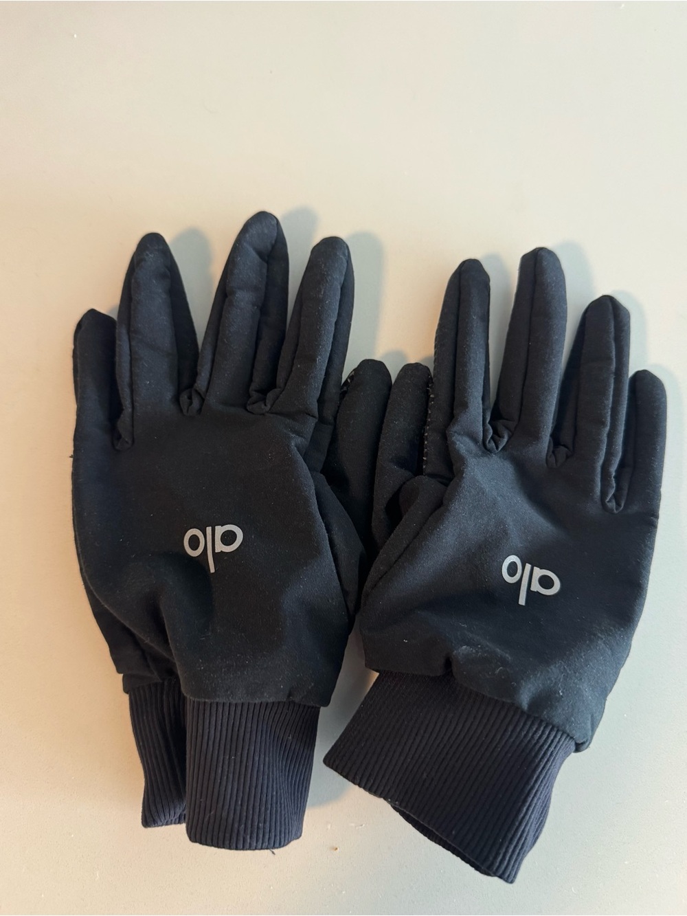 ALO Yoga Black Touchscreen-Friendly Workout Gloves